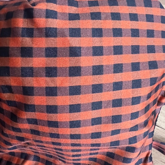 Everlane Black and Orange Garment - Picture 2 of 4